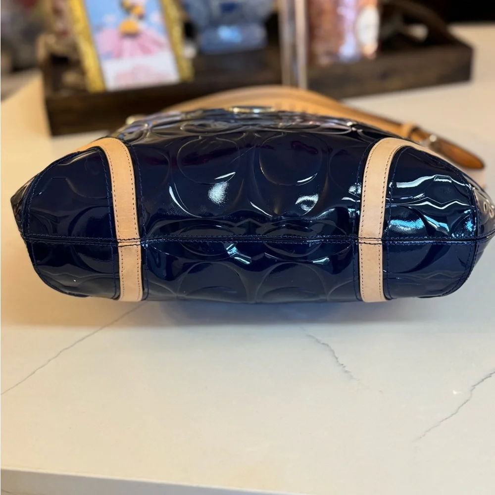 ๐๐ NWT COACH PEYTON NAVY PATIENT LEATHER BAG! - Picture 10 of 13